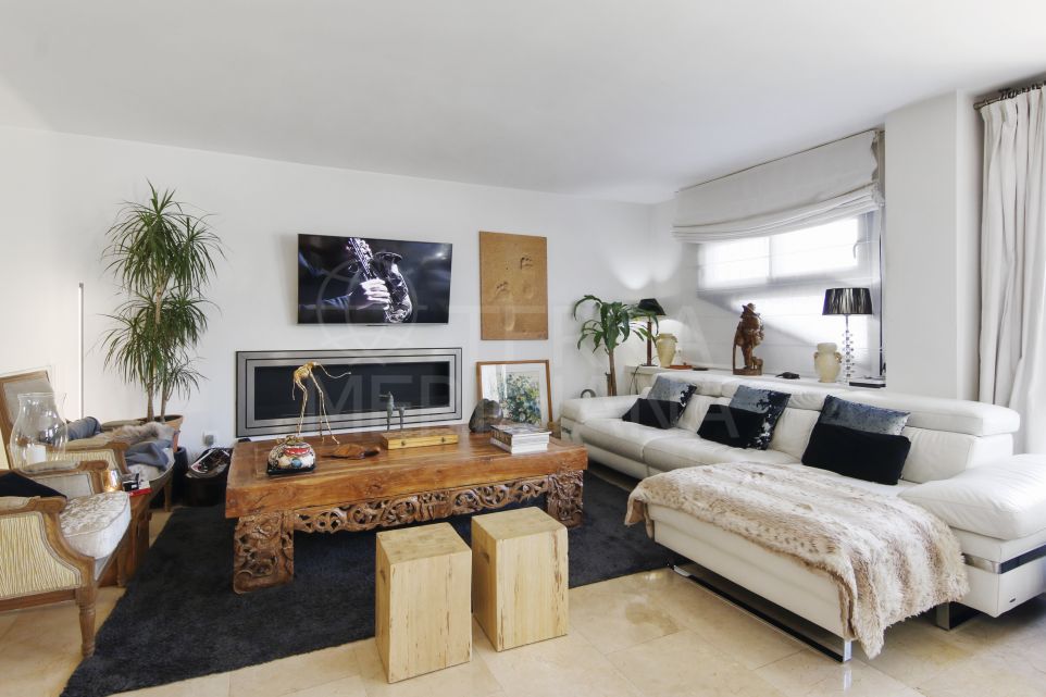 Apartamento duplex de 3 dormitorios en planta baja en venta en Seghers, Estepona
