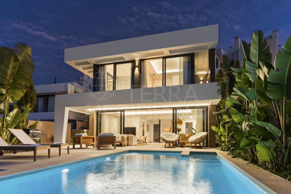 Sleek 6-Bedroom Villa with Scenic Golf Course Views for Sale in La Resina Golf, Estepona East