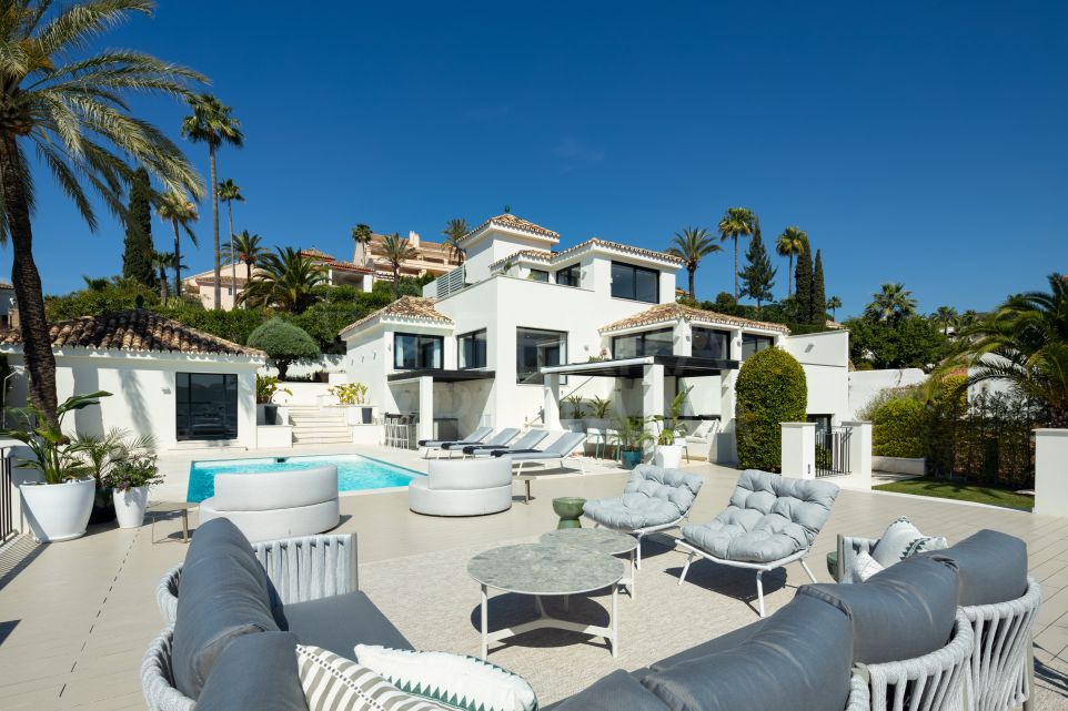 Villa de lujo recién renovada en venta en Los Naranjos Hill Club, Nueva Andalucía, Marbella