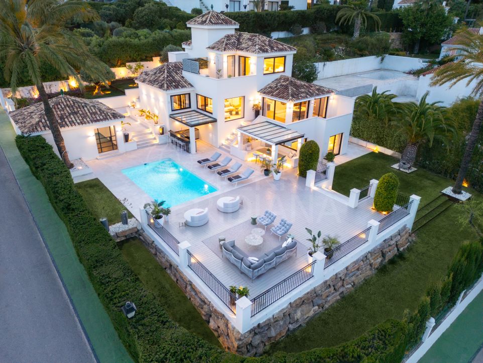 Villa de lujo recién renovada en venta en Los Naranjos Hill Club, Nueva Andalucía, Marbella