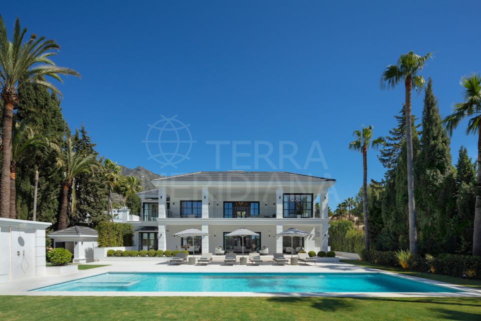 Lujosa villa de seis dormitorios con excepcionales comodidades en venta en Sierra Blanca, Milla de Oro de Marbella