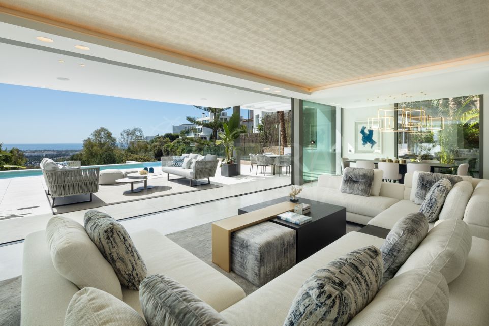 Роскошная вилла с бассейном бесконечности и видом на море для продажи в La Quinta, Benahavis