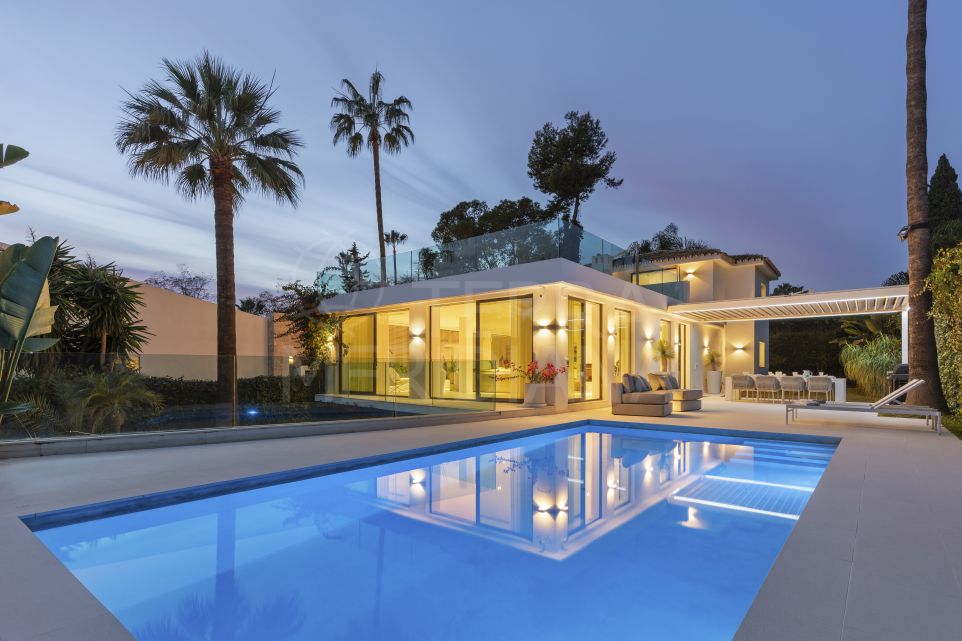 Contemporary Villa in a Prime Location for Sale in Las Brisas, Nueva Andalucia, Marbella