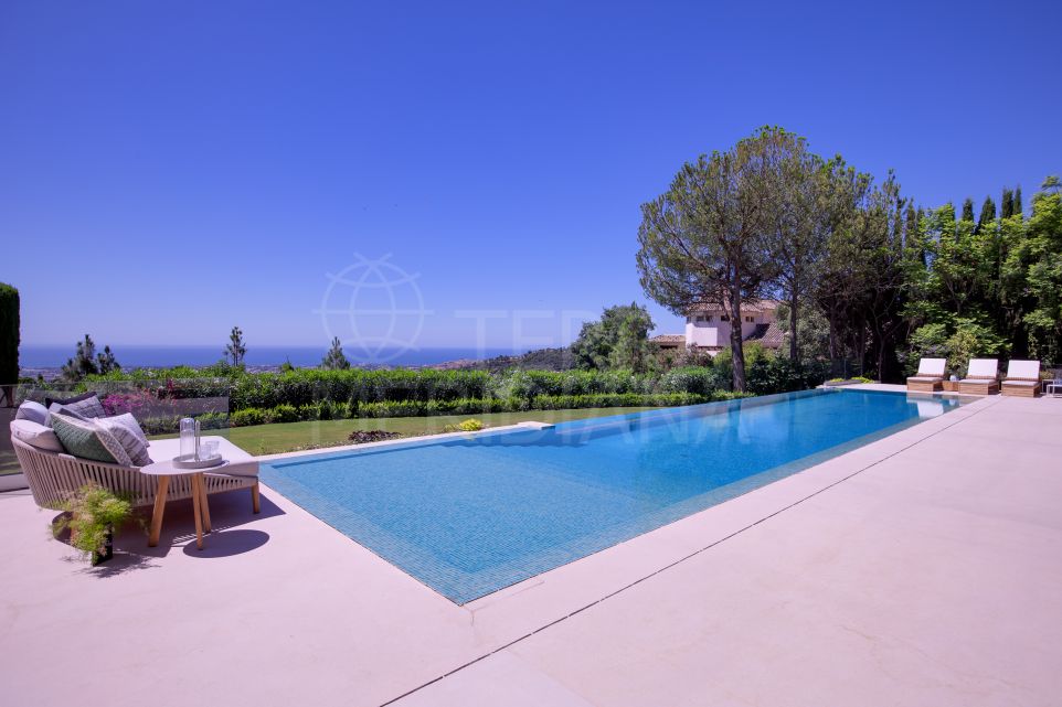 Elégante villa de style scandinave avec vue sur la mer à vendre dans le prestigieux La Zagaleta, Benahavis
