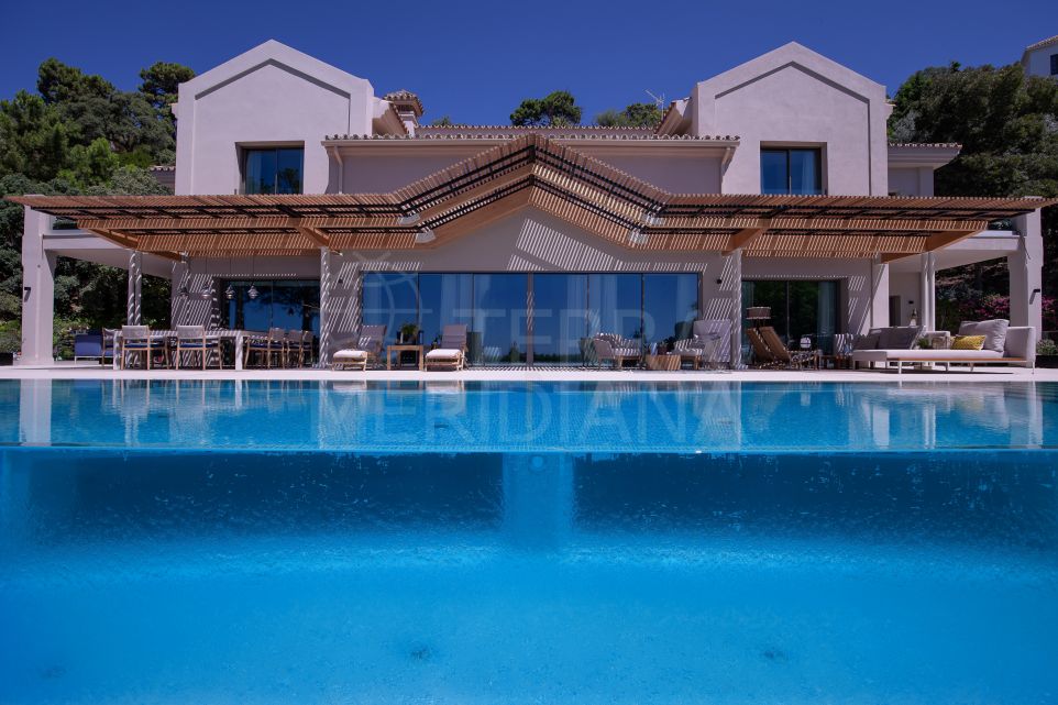 Elégante villa de style scandinave avec vue sur la mer à vendre dans le prestigieux La Zagaleta, Benahavis