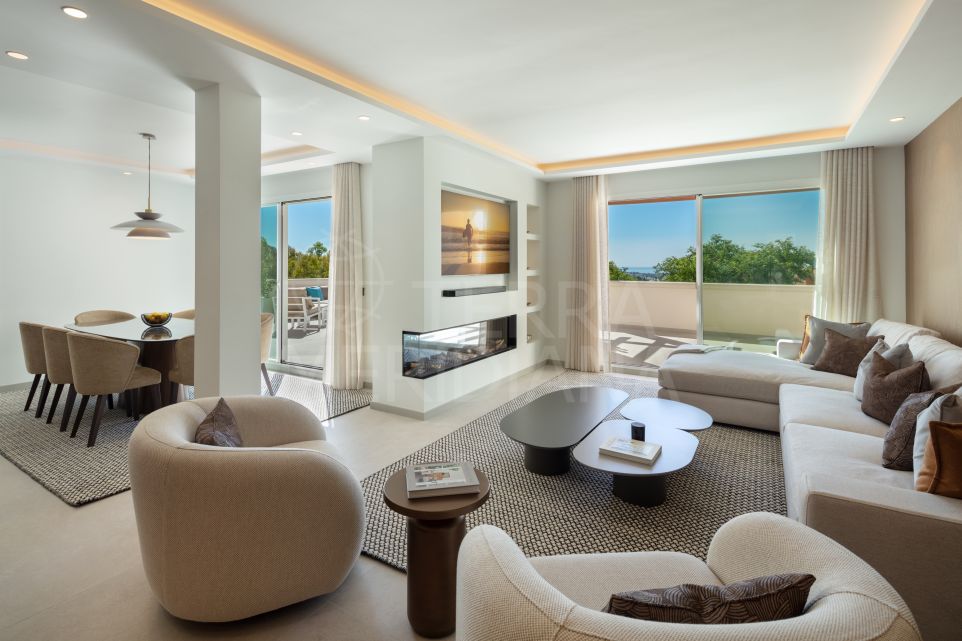 Ático dúplex en esquina con vistas en venta en Palacetes Los Belvederes, Nueva Andalucía, Marbella