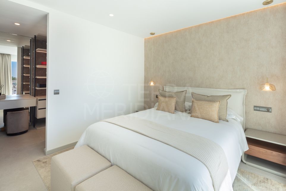 Ático dúplex en esquina con vistas en venta en Palacetes Los Belvederes, Nueva Andalucía, Marbella