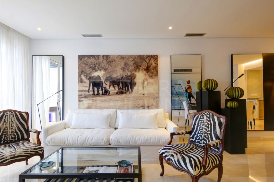 Penthouse for sale in Alcazaba Beach, a frontline beach complex located by Estepona centre