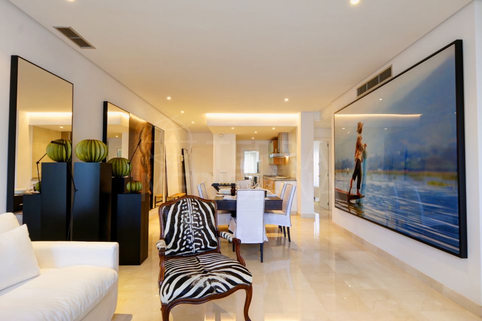 Penthouse for sale in Alcazaba Beach, a frontline beach complex located by Estepona centre