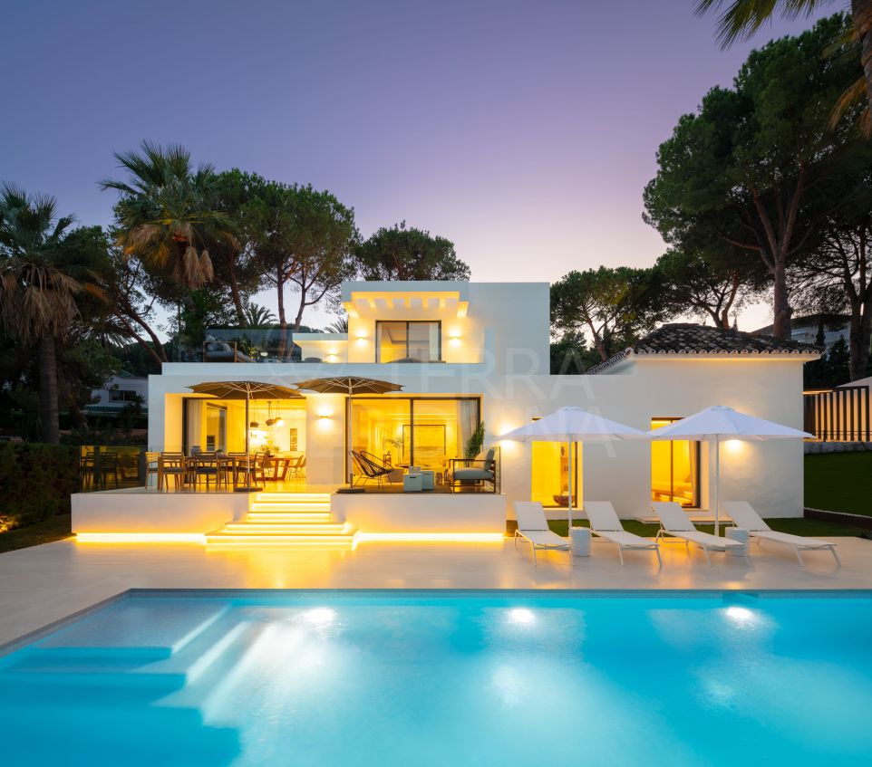 Stunning Contemporary Villa Close to Beaches for Sale in Nueva Andalucia, Marbella