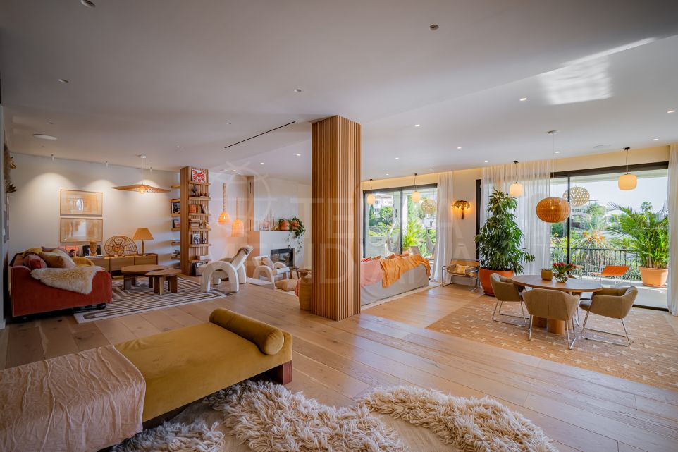 Superbe villa moderne avec des caractéristiques exceptionnelles à vendre à El Herrojo, Benahavis