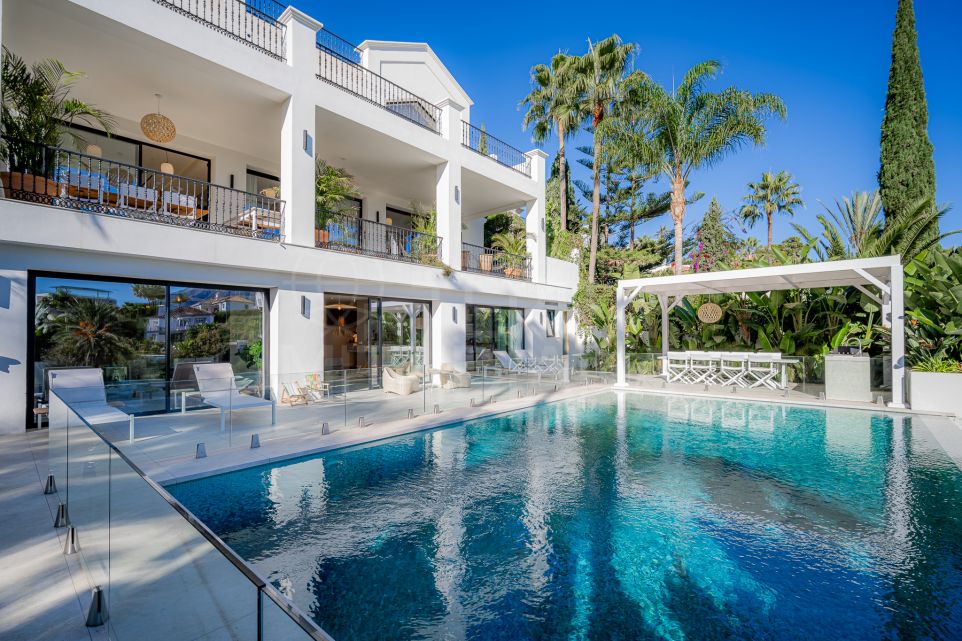 Superbe villa moderne avec des caractéristiques exceptionnelles à vendre à El Herrojo, Benahavis