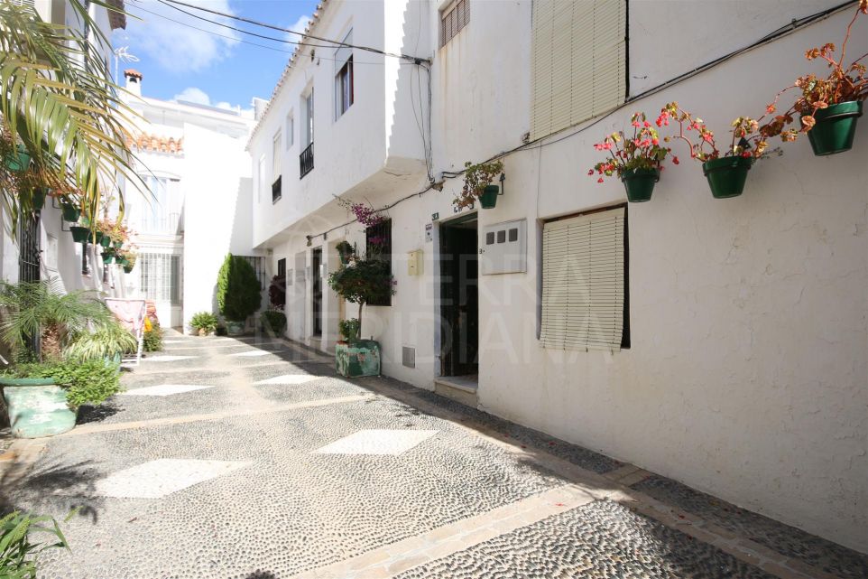 Townhouse for sale to reform in the old town of Estepona, divided into separate dewellings