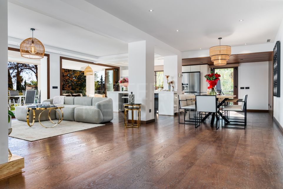 Elegant Villa with Stunning Mountain Views for Sale in La Campana, Nueva Andalucia, Marbella