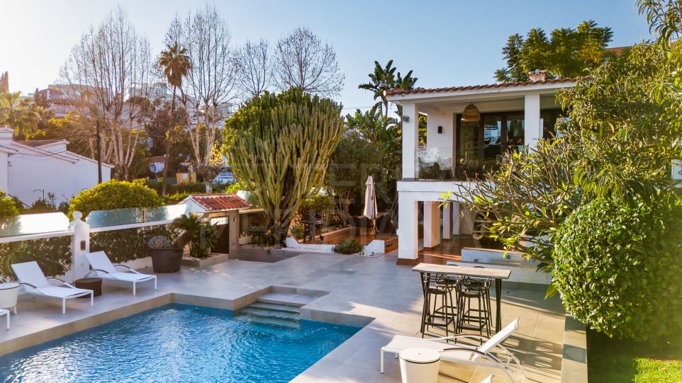 Elegant Villa with Stunning Mountain Views for Sale in La Campana, Nueva Andalucia, Marbella