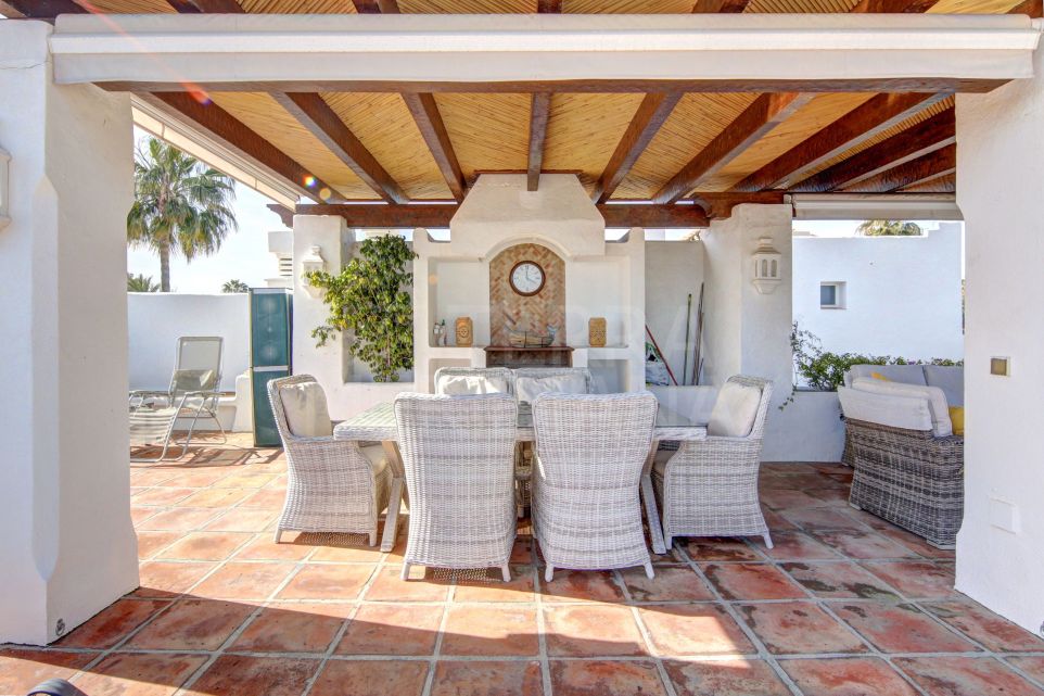 Presenting a Luxurious Beachside 3 Bedroom Duplex Penthouse for sale in Alcazaba Beach, Estepona