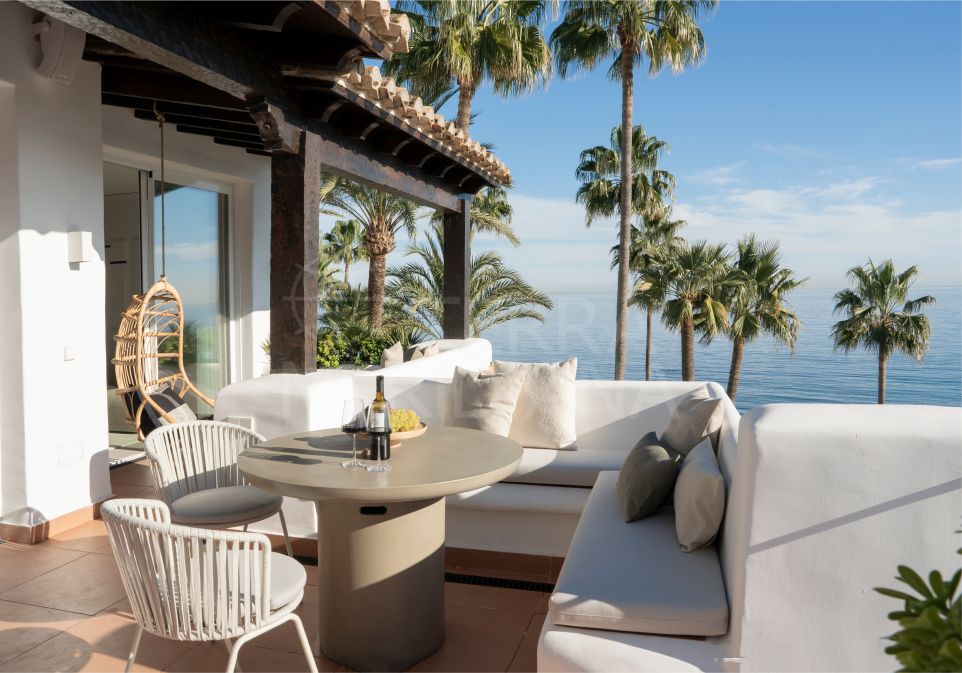 Penthouse contemporain de 2 chambres avec terrasse sur le toit à vendre à Alcazaba Beach, Estepona