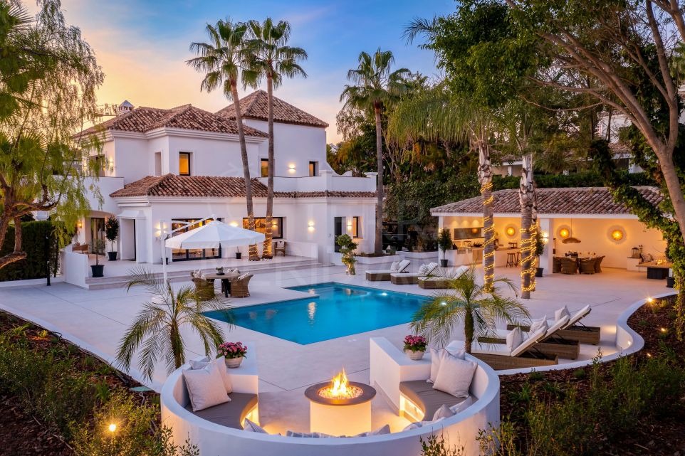 Villa élégante et moderne de 5 chambres à vendre à El Paraiso, Estepona