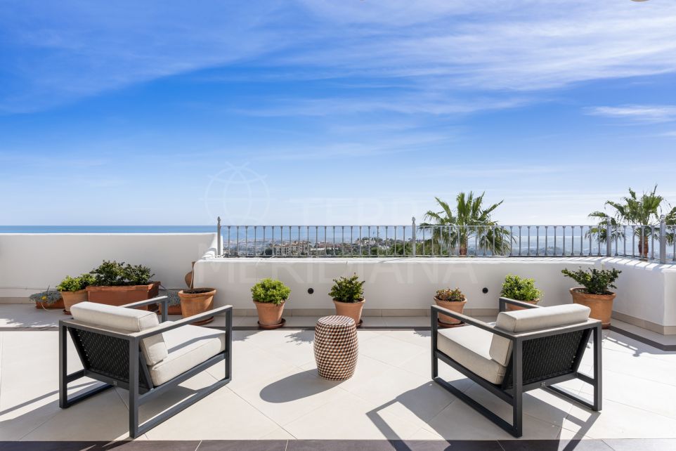 Penthouse duplex contemporain avec vue sur la Méditerranée à vendre à La Heredia, Benahavis