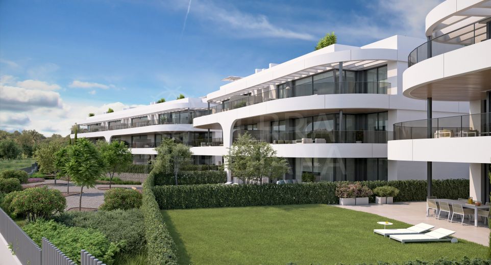 Lujoso Apartamento con Jardín y Diseño Contemporáneo en Venta en Naya Residences, Atalaya, Estepona