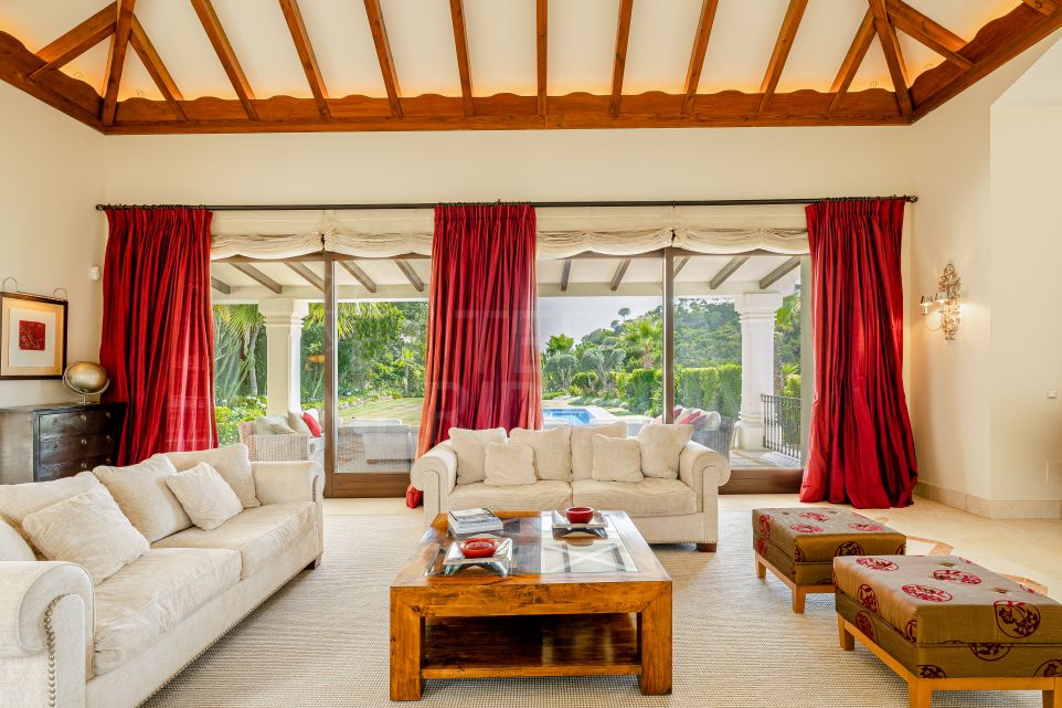 Villa Fairways: Exquisite luxury villa with panoramic views in La Zagaleta community.
