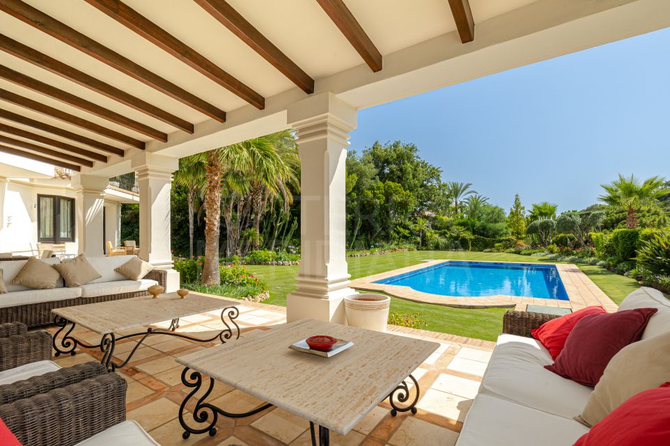 Villa Fairways: Exquisite luxury villa with panoramic views in La Zagaleta community.