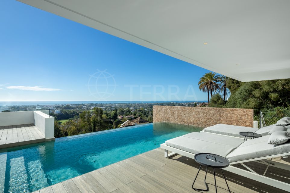Villa with Panoramic Views in El Herrojo Alto, La Quinta.