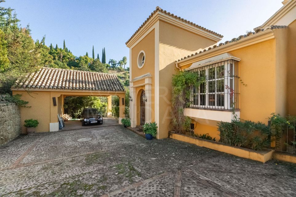 Stunning andalusian villa for sale in El Madroñal