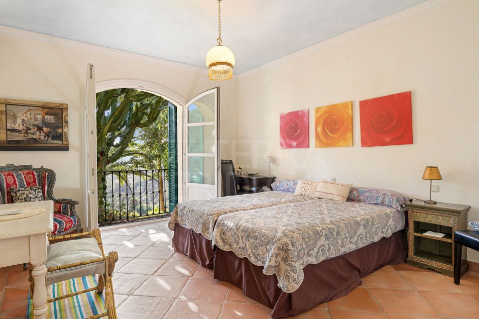 Stunning andalusian villa for sale in El Madroñal