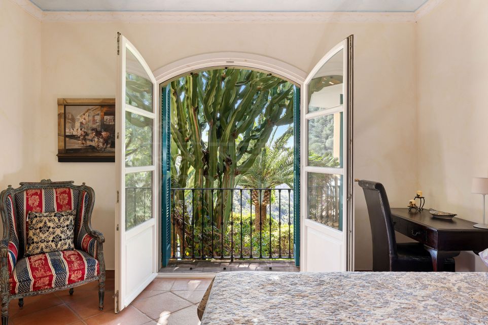 Stunning andalusian villa for sale in El Madroñal