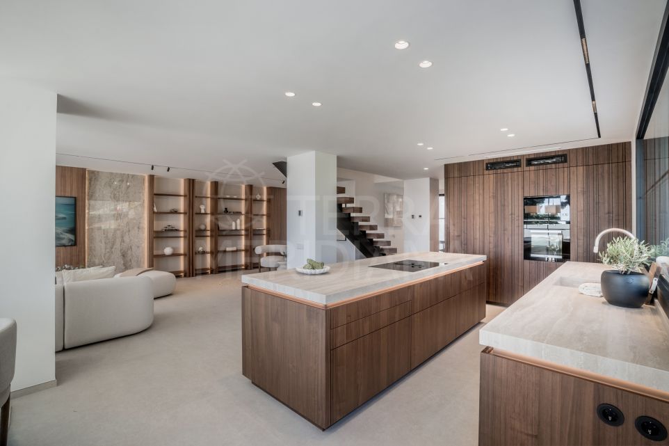 Superbe maison jumelée de 5 chambres et 4,5 salles de bains à vendre à Nueva Andalucia