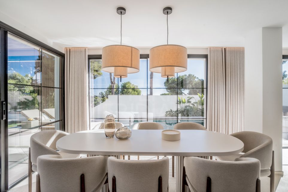 Superbe maison jumelée de 5 chambres et 4,5 salles de bains à vendre à Nueva Andalucia