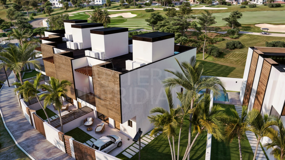 Le luxe durable à Oasis de Estepona, avec vue sur le golf et piscine privée.
