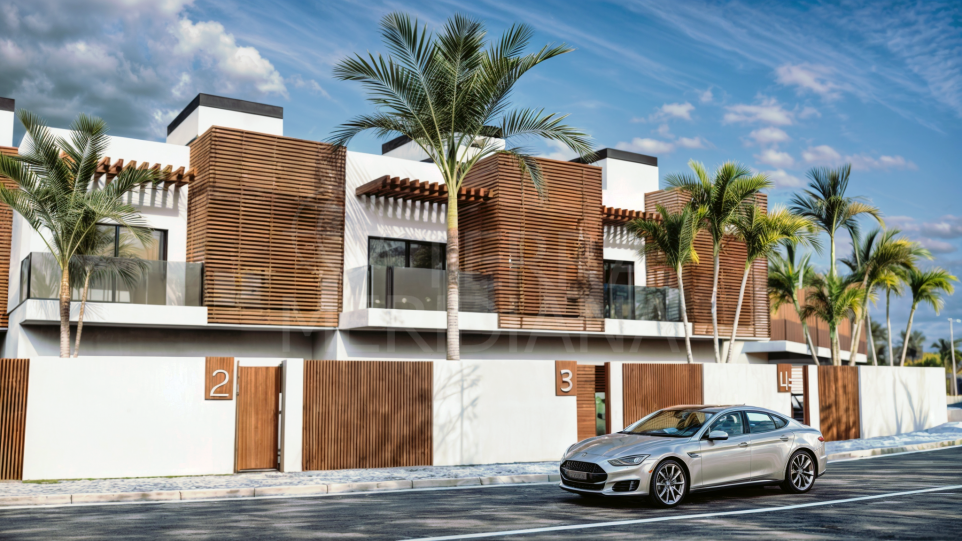Le luxe durable à Oasis de Estepona, avec vue sur le golf et piscine privée.