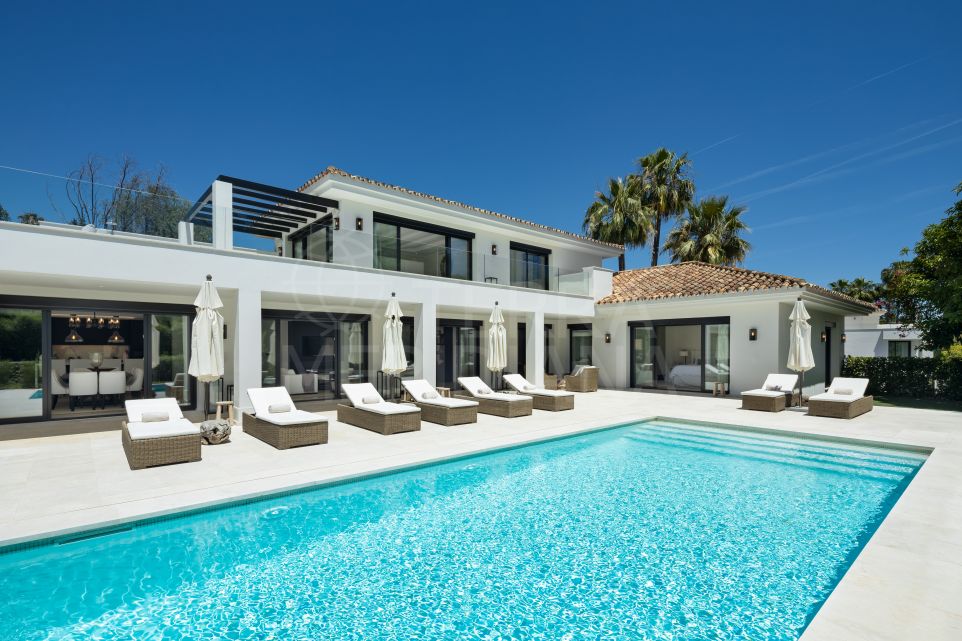 Villa de luxe dans la vallée du golf avec vue panoramique à vendre à Nueva Andalucia, Marbella