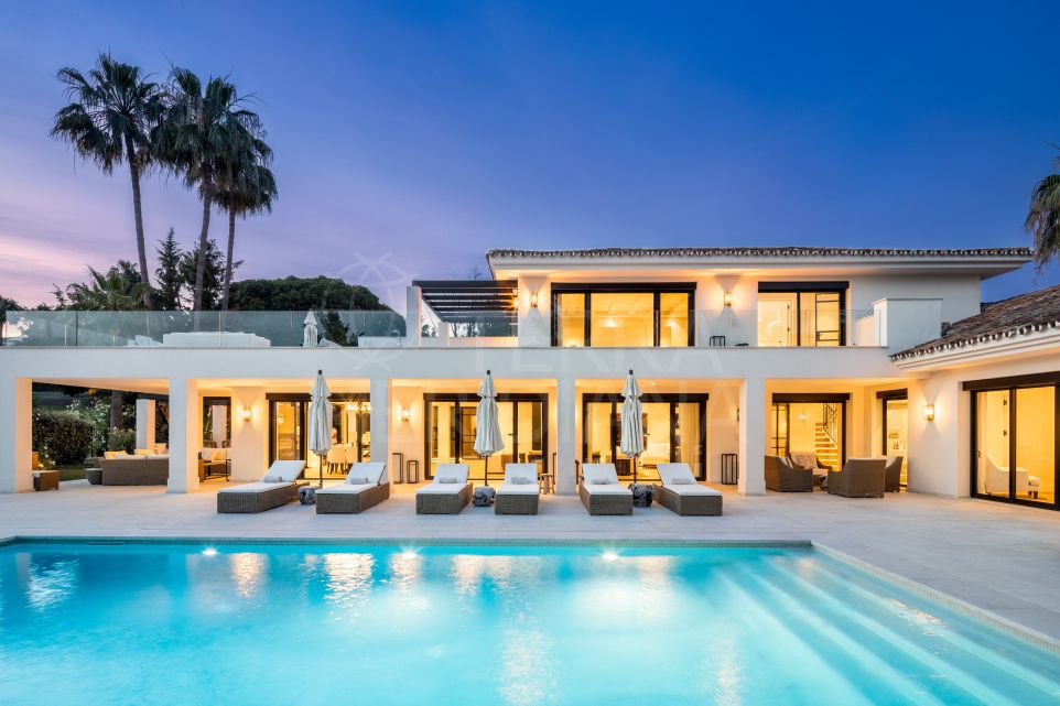 Villa de luxe dans la vallée du golf avec vue panoramique à vendre à Nueva Andalucia, Marbella