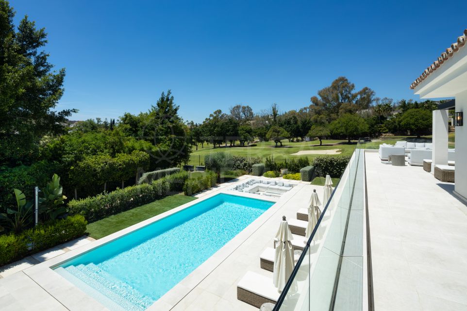 Villa de luxe dans la vallée du golf avec vue panoramique à vendre à Nueva Andalucia, Marbella