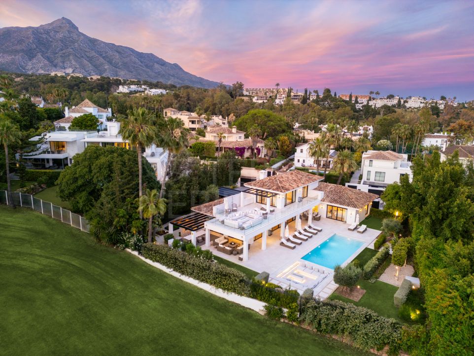 Villa de luxe dans la vallée du golf avec vue panoramique à vendre à Nueva Andalucia, Marbella