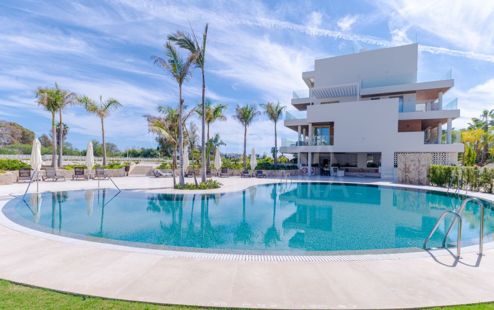 Stunning Penthouse with Rooftop Terrace and Private Pool for Sale in Benalús, Marbella Golden Mile