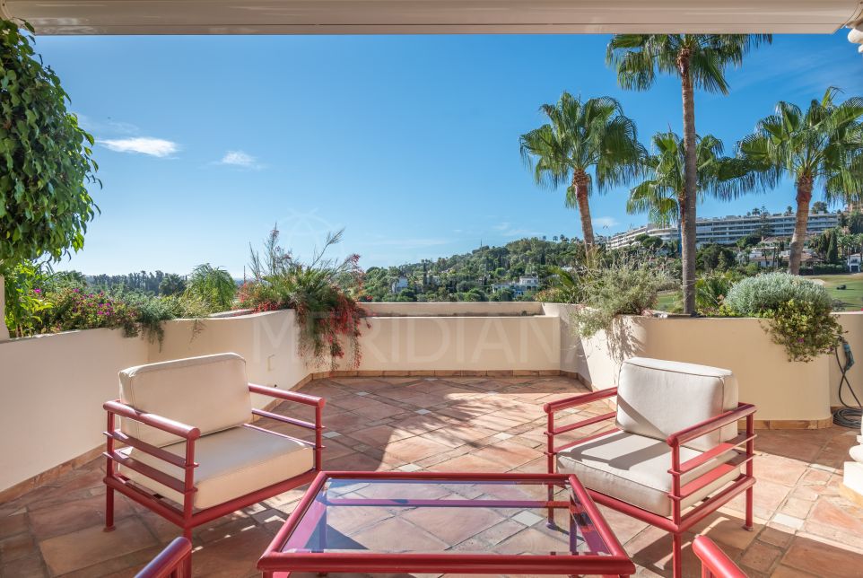 Dúplex Ático con Amenidades de Primera en Venta en Las Alamandas, Nueva Andalucía, Marbella