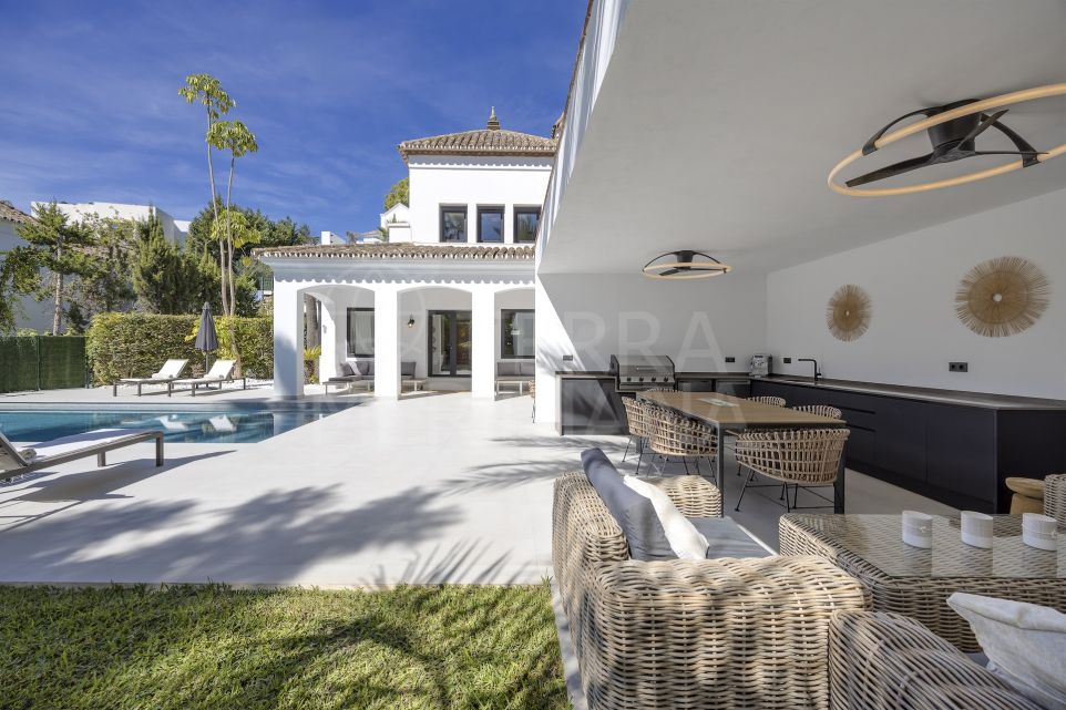 Stunning renovated villa with spacious areas, panoramic views, and privacy in El Paraíso Alto, Benahavís