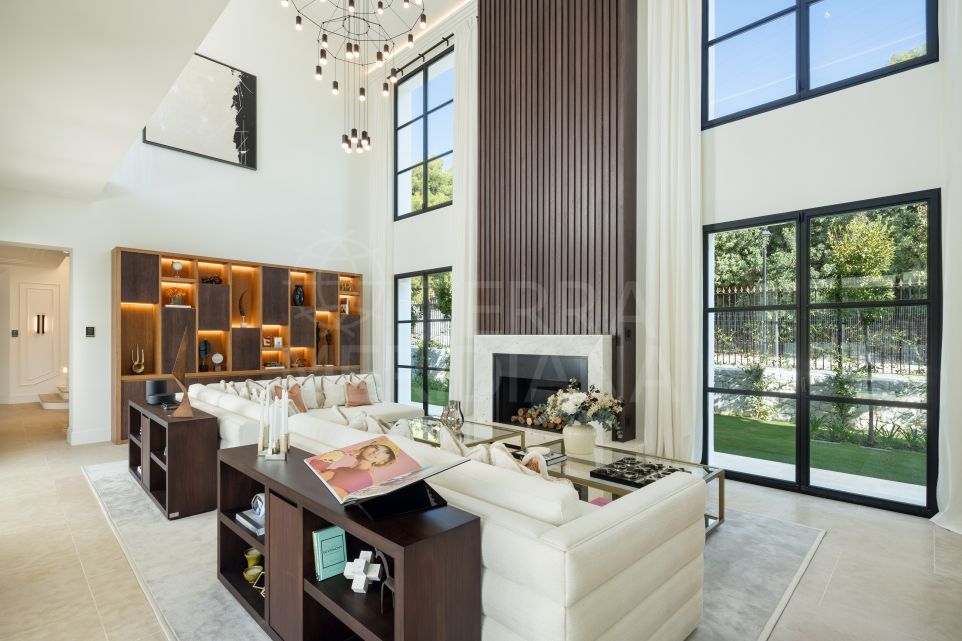 Elegant 6-Bedroom Mediterranean Villa for Sale in Cascada de Camoján