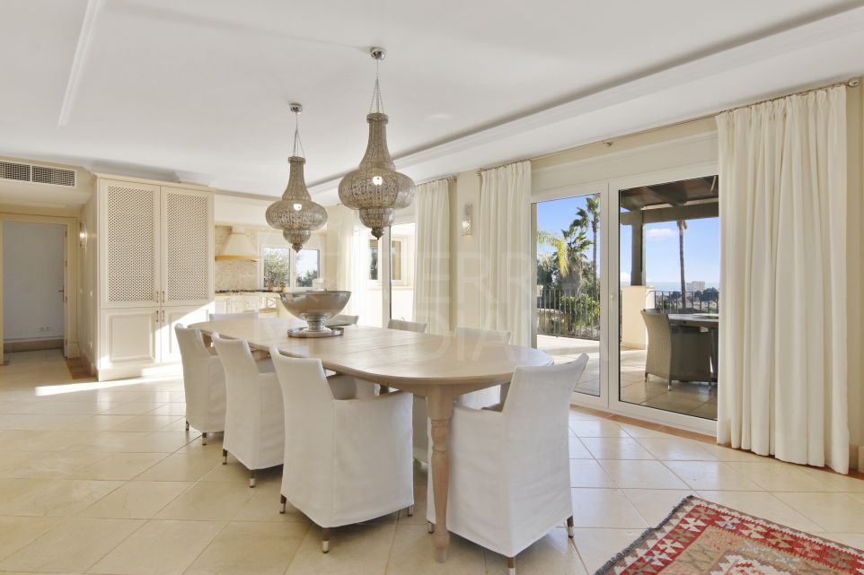 Beautifully upgraded 4 bedroom villa with sea views for sale in El Padron, Estepona