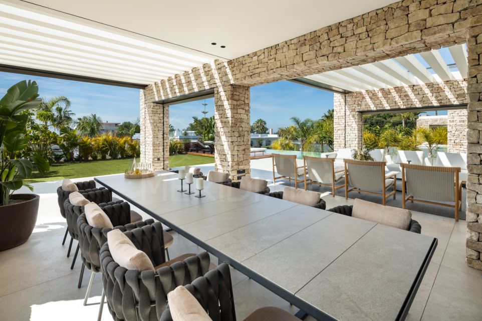 Architecturally Unique 5-Bedroom Villa for Sale in Nueva Andalucía