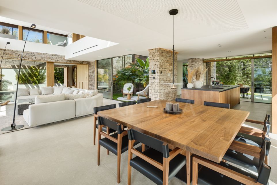 Architecturally Unique 5-Bedroom Villa for Sale in Nueva Andalucía