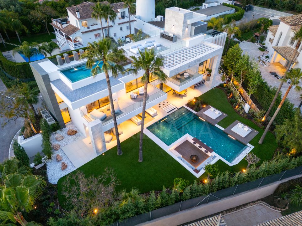 State-of-the-art 6-Bedroom Villa for Sale in Nueva Andalucia