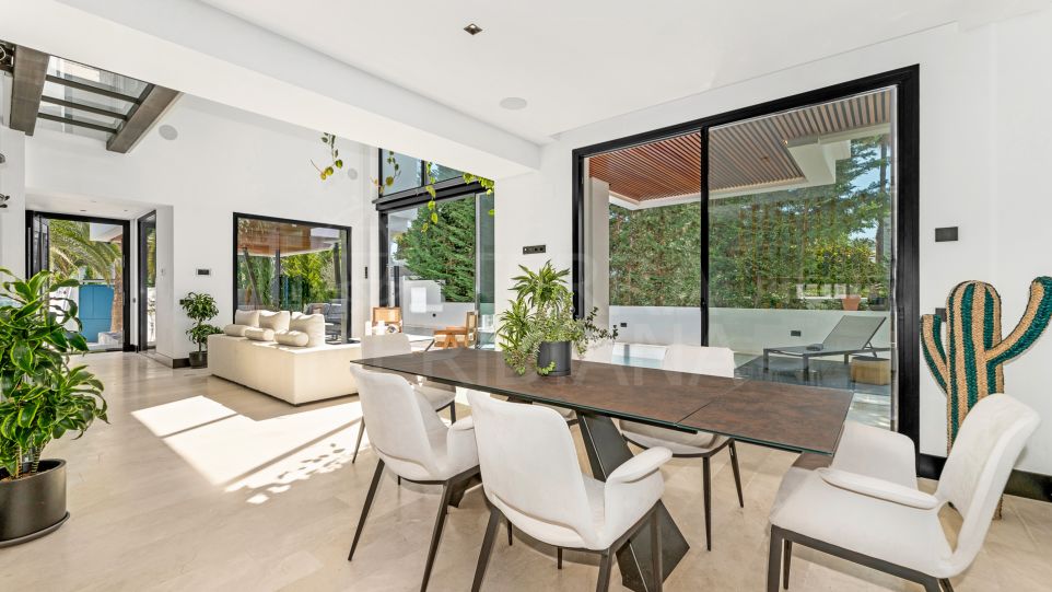 Superbe villa de style contemporain avec 5 chambres à vendre à Casablanca, Marbella Golden Mile