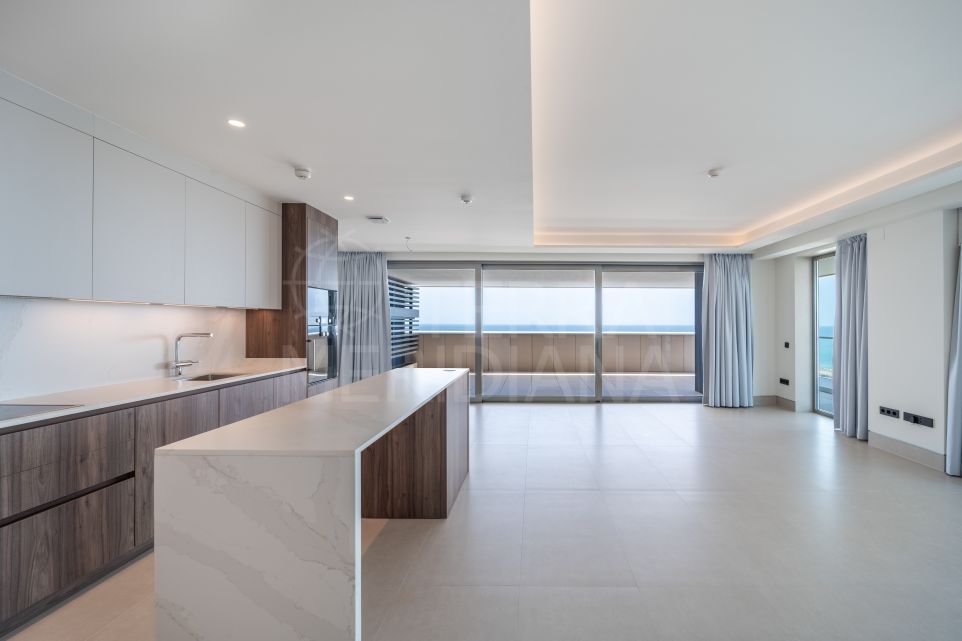 Vie moderne en bord de mer : Appartement de 4 chambres avec vue à vendre dans les Picasso Towers, Malaga