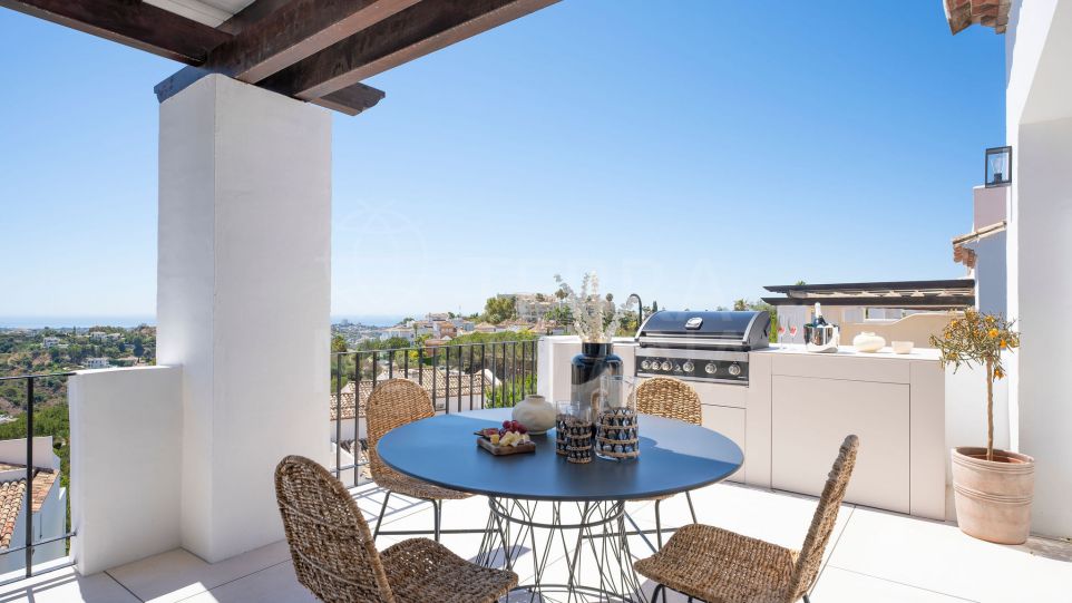 Stunning Mountain and Sea View Penthouse for Sale in Altos de La Quinta, Benahavís