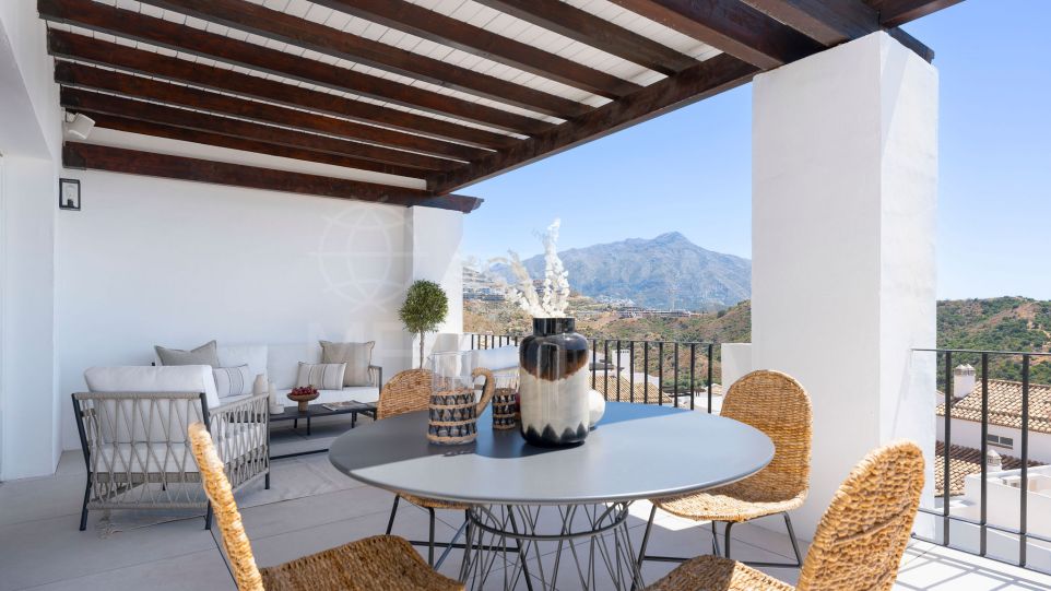 Stunning Mountain and Sea View Penthouse for Sale in Altos de La Quinta, Benahavís